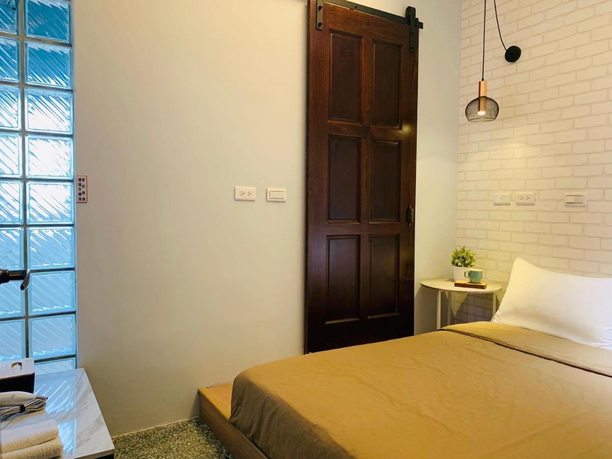 Oyaji Guesthouse-依人數床位數計價開放房型 Tainan Esterno foto