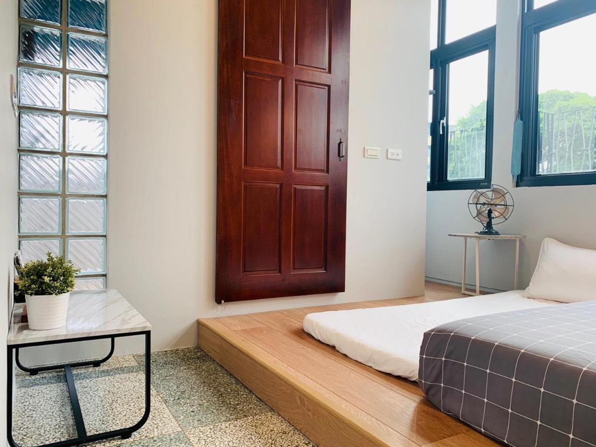 Oyaji Guesthouse-依人數床位數計價開放房型 Tainan Esterno foto