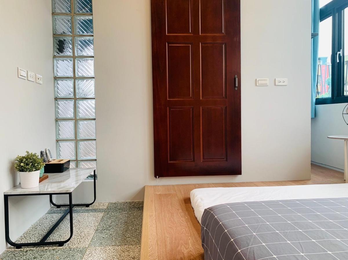 Oyaji Guesthouse-依人數床位數計價開放房型 Tainan Esterno foto