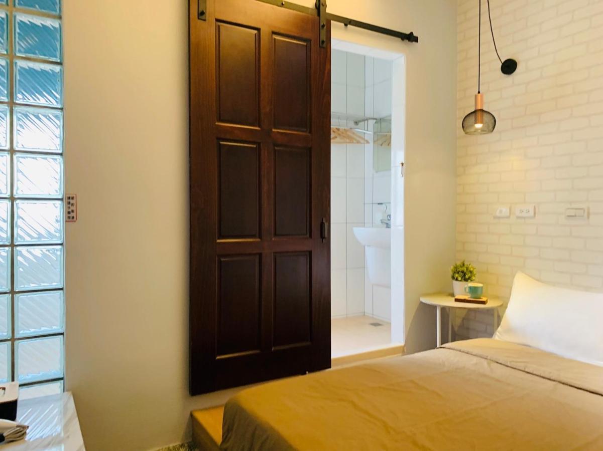 Oyaji Guesthouse-依人數床位數計價開放房型 Tainan Esterno foto