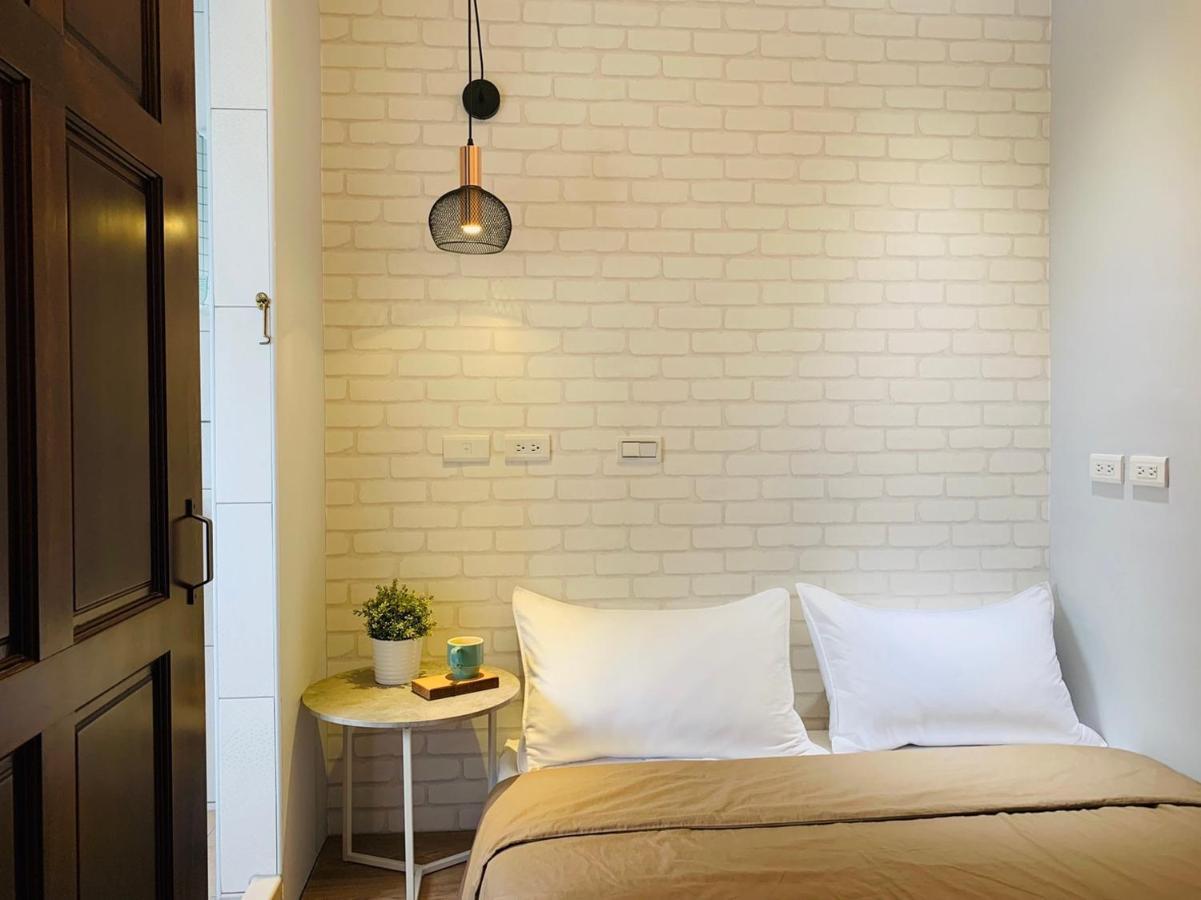 Oyaji Guesthouse-依人數床位數計價開放房型 Tainan Esterno foto