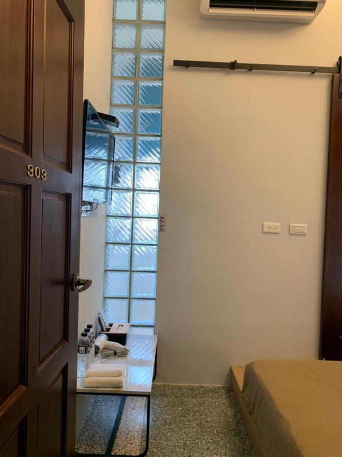 Oyaji Guesthouse-依人數床位數計價開放房型 Tainan Esterno foto