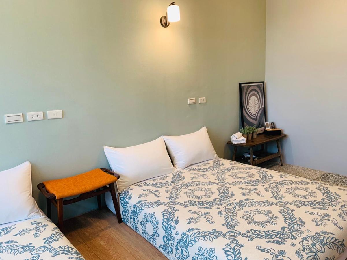 Oyaji Guesthouse-依人數床位數計價開放房型 Tainan Esterno foto