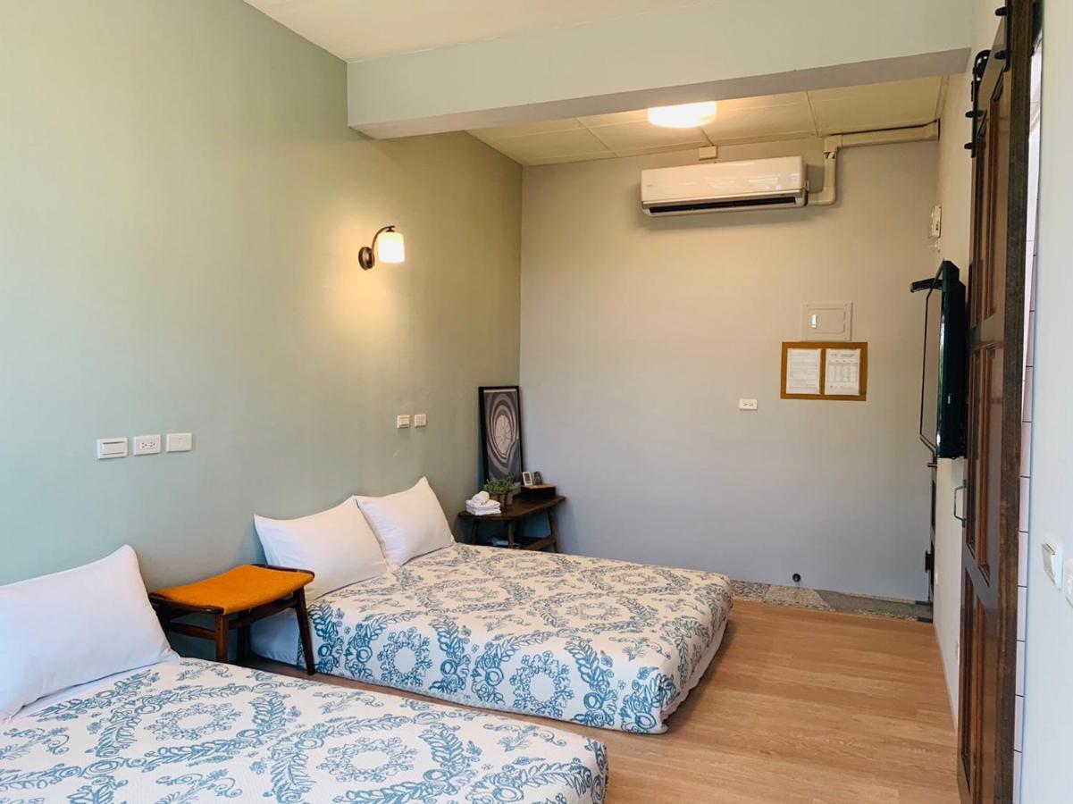 Oyaji Guesthouse-依人數床位數計價開放房型 Tainan Esterno foto
