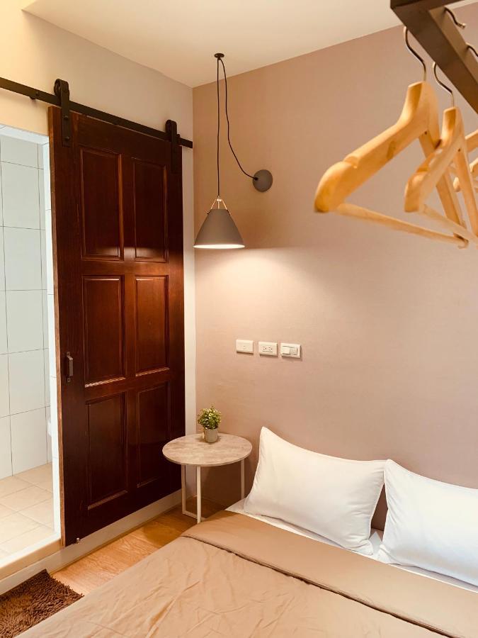 Oyaji Guesthouse-依人數床位數計價開放房型 Tainan Esterno foto