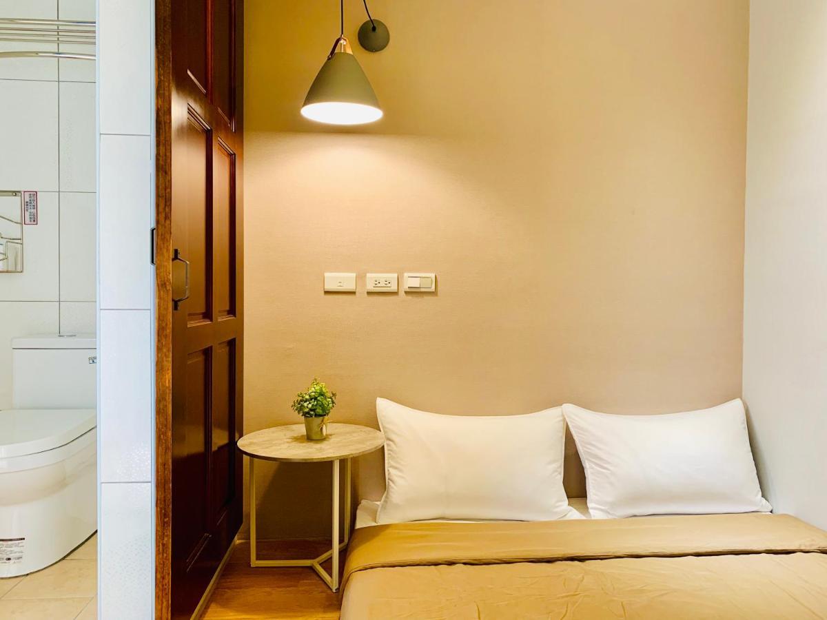 Oyaji Guesthouse-依人數床位數計價開放房型 Tainan Esterno foto