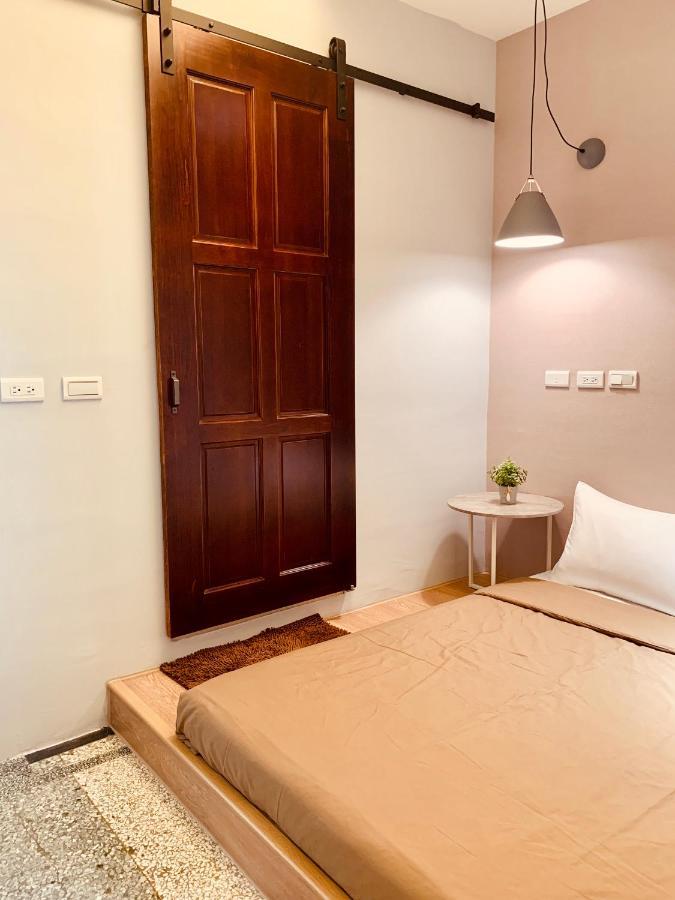 Oyaji Guesthouse-依人數床位數計價開放房型 Tainan Esterno foto