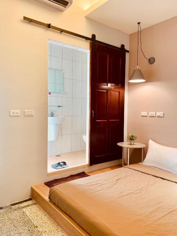 Oyaji Guesthouse-依人數床位數計價開放房型 Tainan Esterno foto