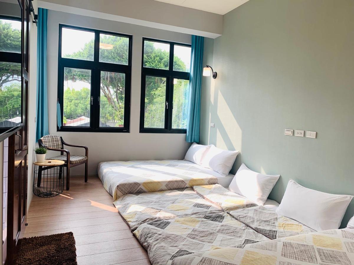 Oyaji Guesthouse-依人數床位數計價開放房型 Tainan Esterno foto