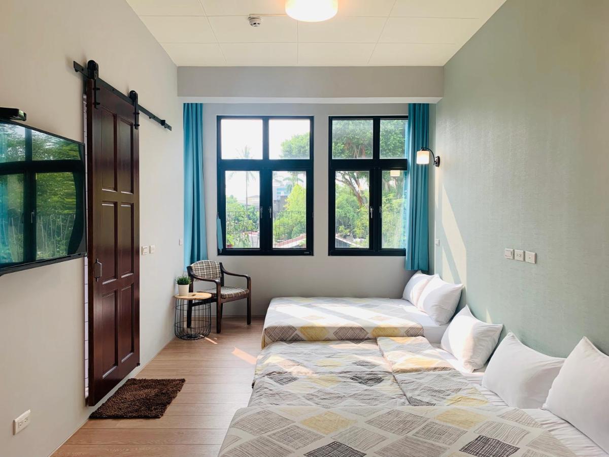 Oyaji Guesthouse-依人數床位數計價開放房型 Tainan Esterno foto