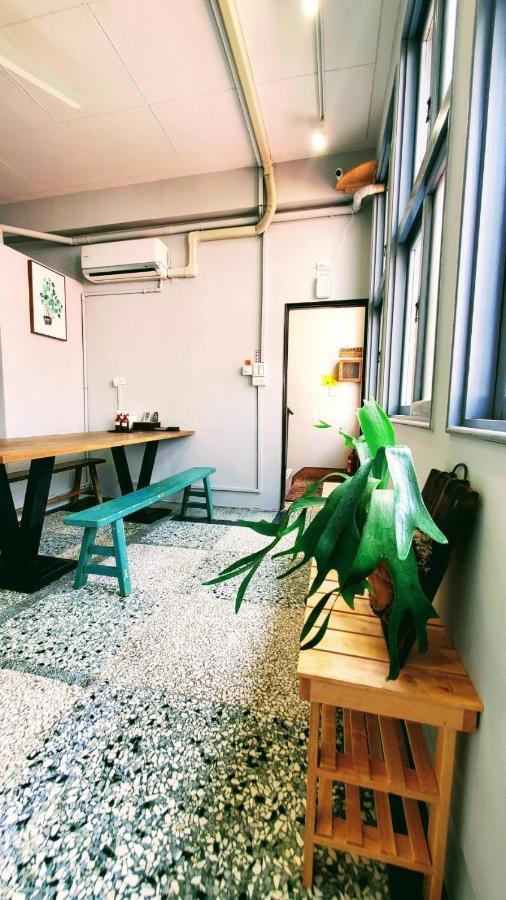 Oyaji Guesthouse-依人數床位數計價開放房型 Tainan Esterno foto