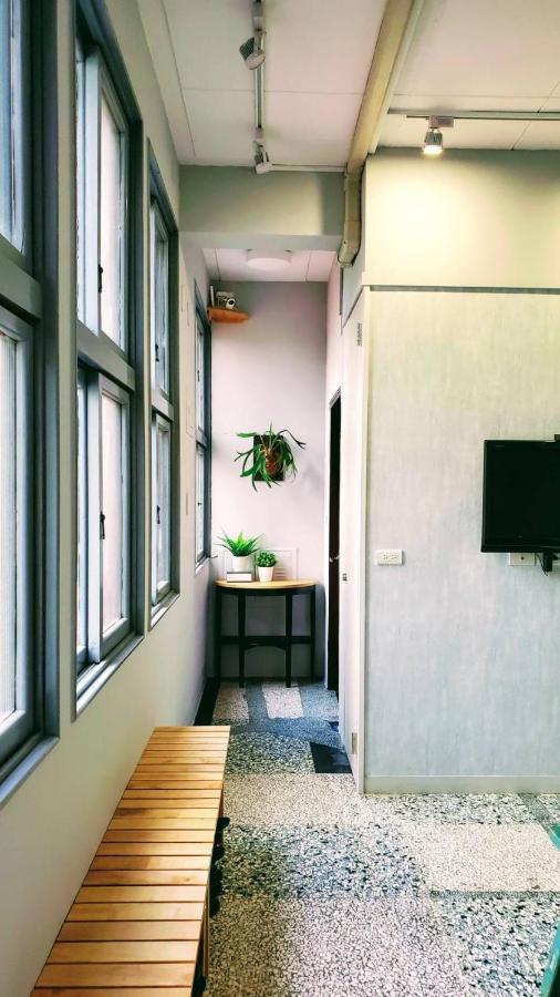 Oyaji Guesthouse-依人數床位數計價開放房型 Tainan Esterno foto