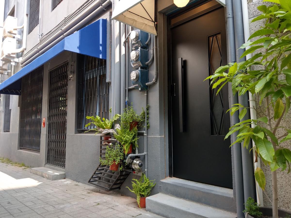 Oyaji Guesthouse-依人數床位數計價開放房型 Tainan Esterno foto