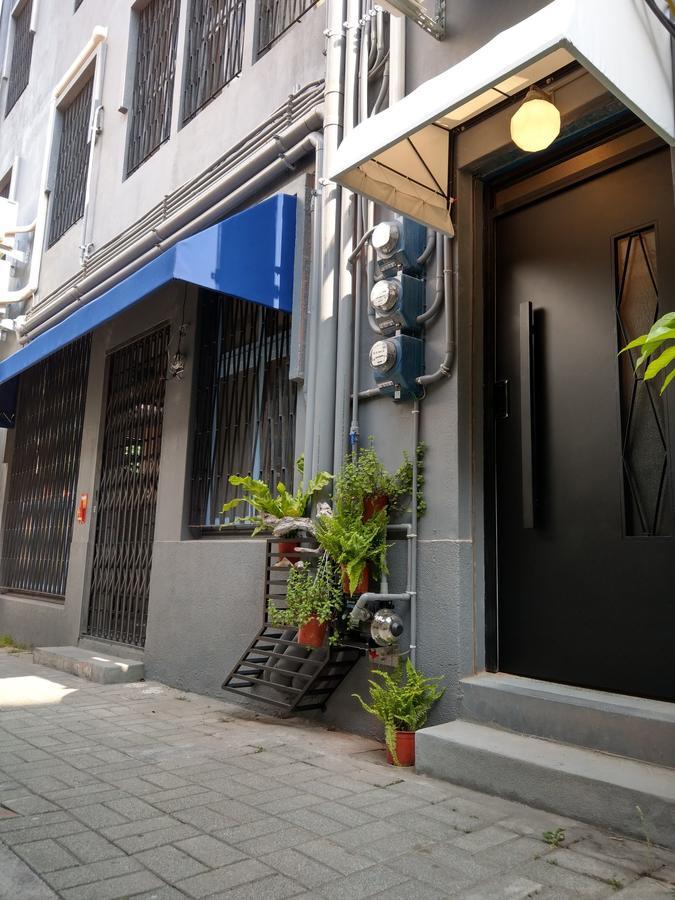 Oyaji Guesthouse-依人數床位數計價開放房型 Tainan Esterno foto