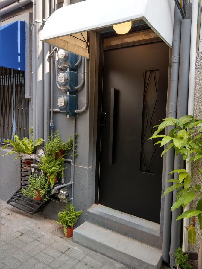Oyaji Guesthouse-依人數床位數計價開放房型 Tainan Esterno foto